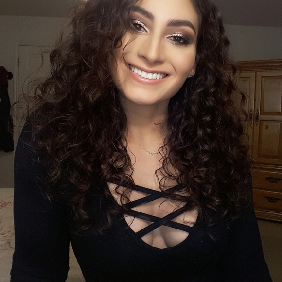 Meet your Posher, Danielle - Picture 1 of 1